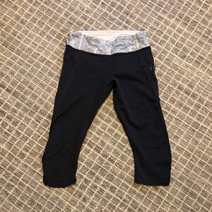 Lululemon Athletica Black and Gray Crops